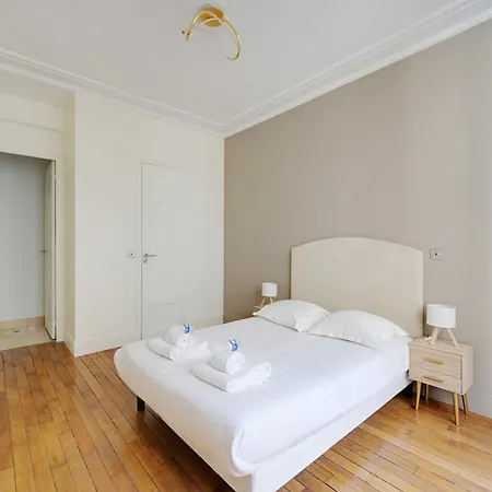 Spacious 3br-6p- Palais Des Congres Apartman