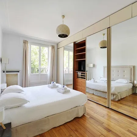 Spacious 3br-6p- Palais Des Congres Apartman *